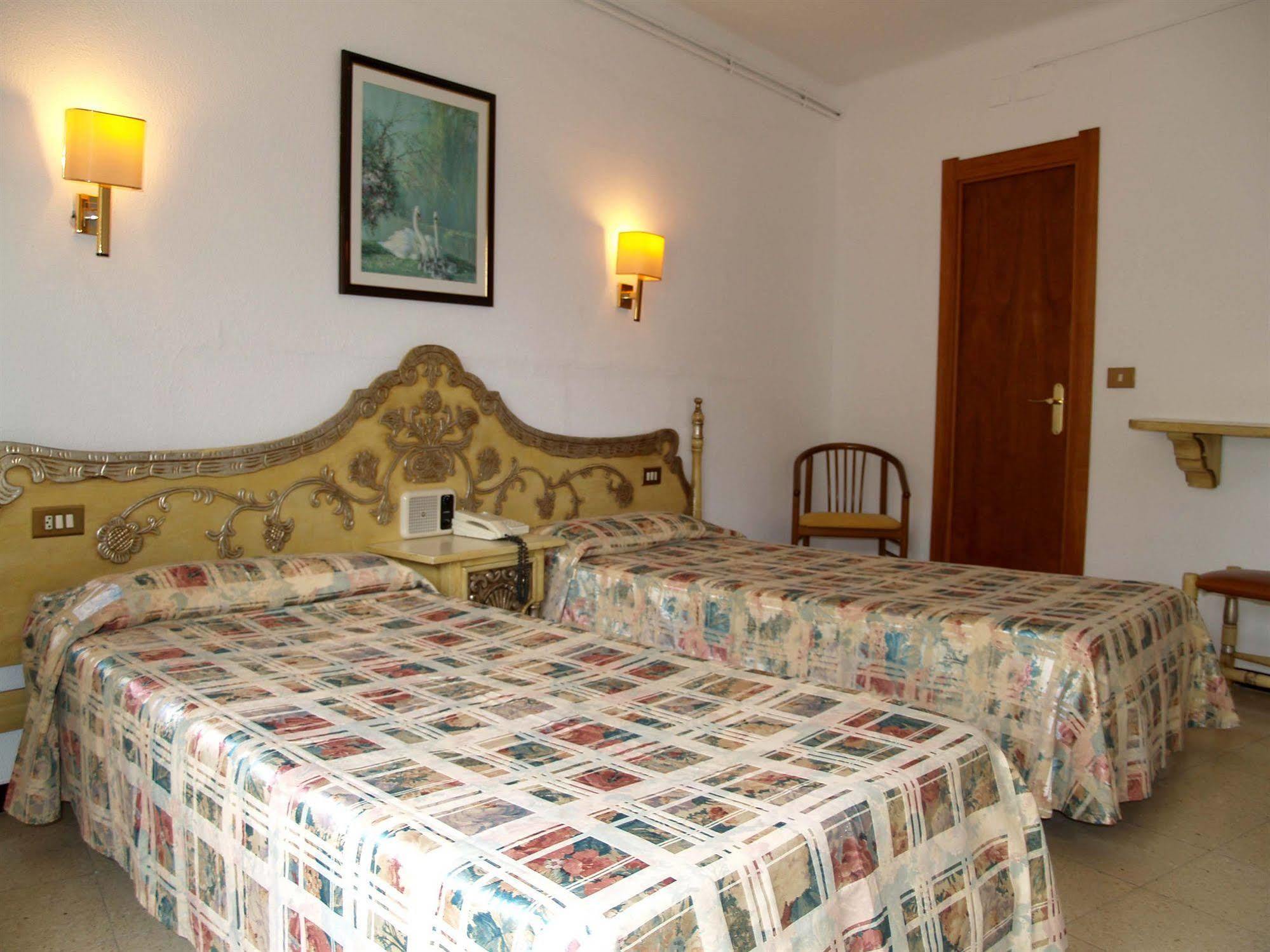 Hotel Hostal Del Sol سان فيليو ذي غيشولس المظهر الخارجي الصورة