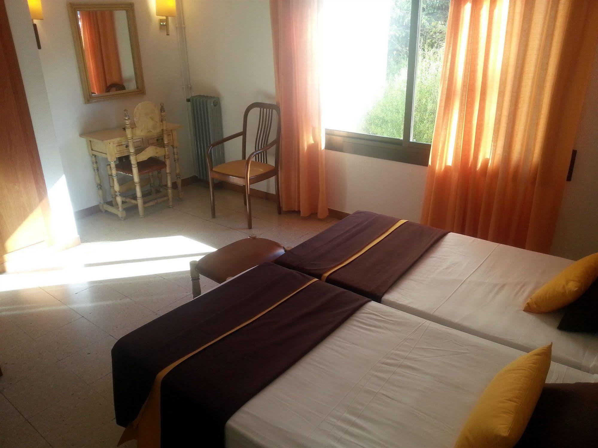 Hotel Hostal Del Sol سان فيليو ذي غيشولس المظهر الخارجي الصورة