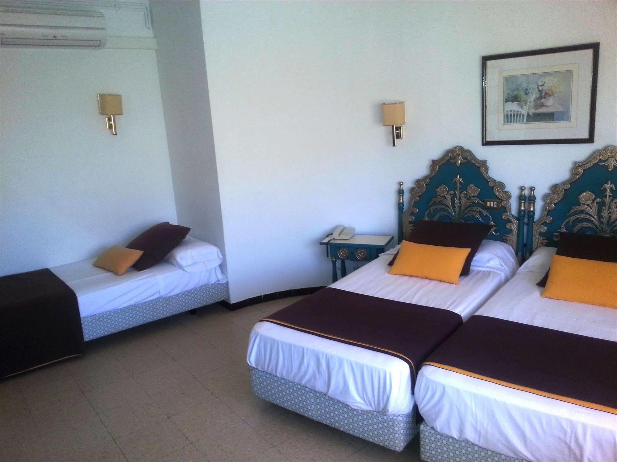 Hotel Hostal Del Sol سان فيليو ذي غيشولس المظهر الخارجي الصورة