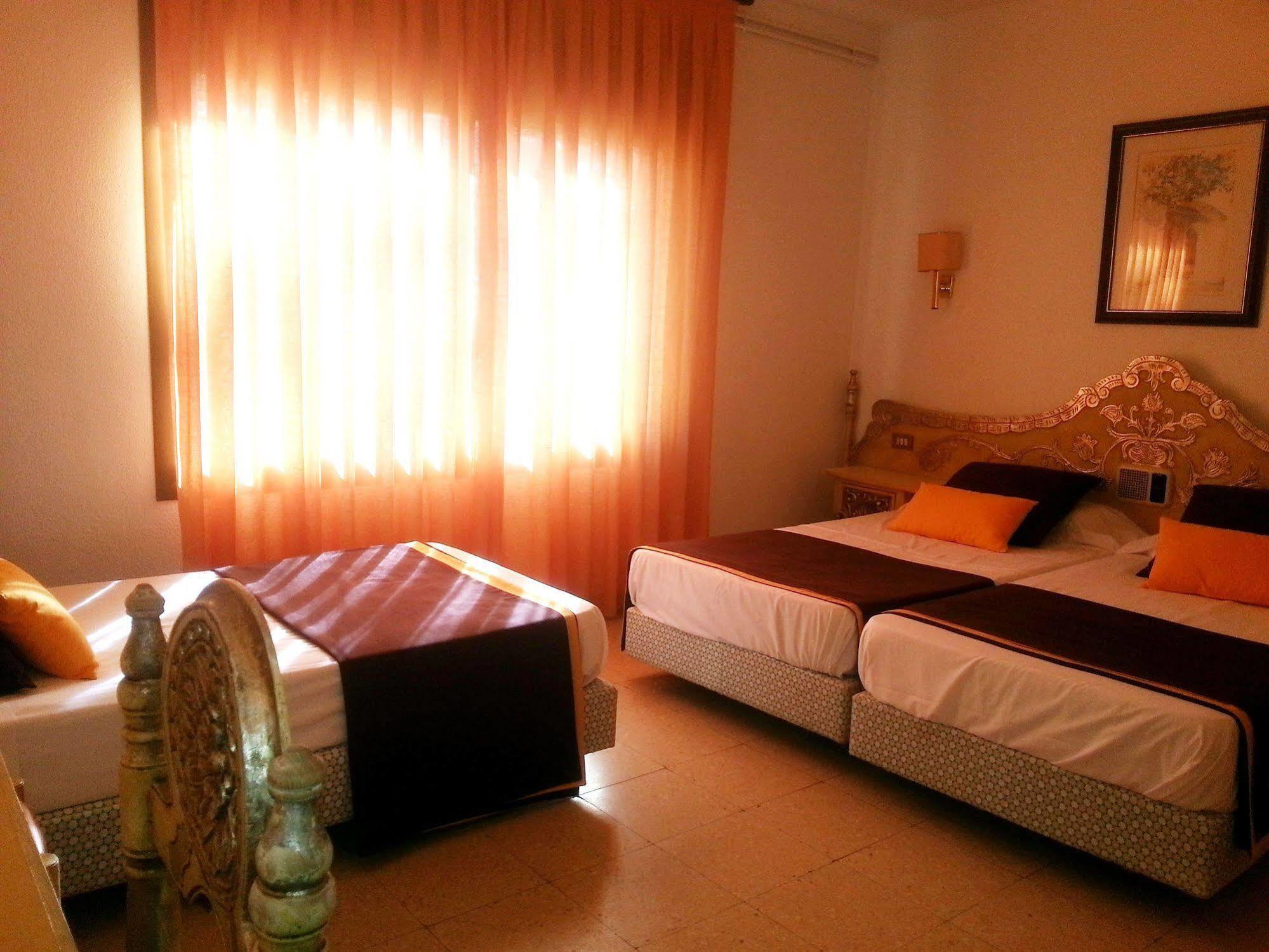 Hotel Hostal Del Sol سان فيليو ذي غيشولس المظهر الخارجي الصورة