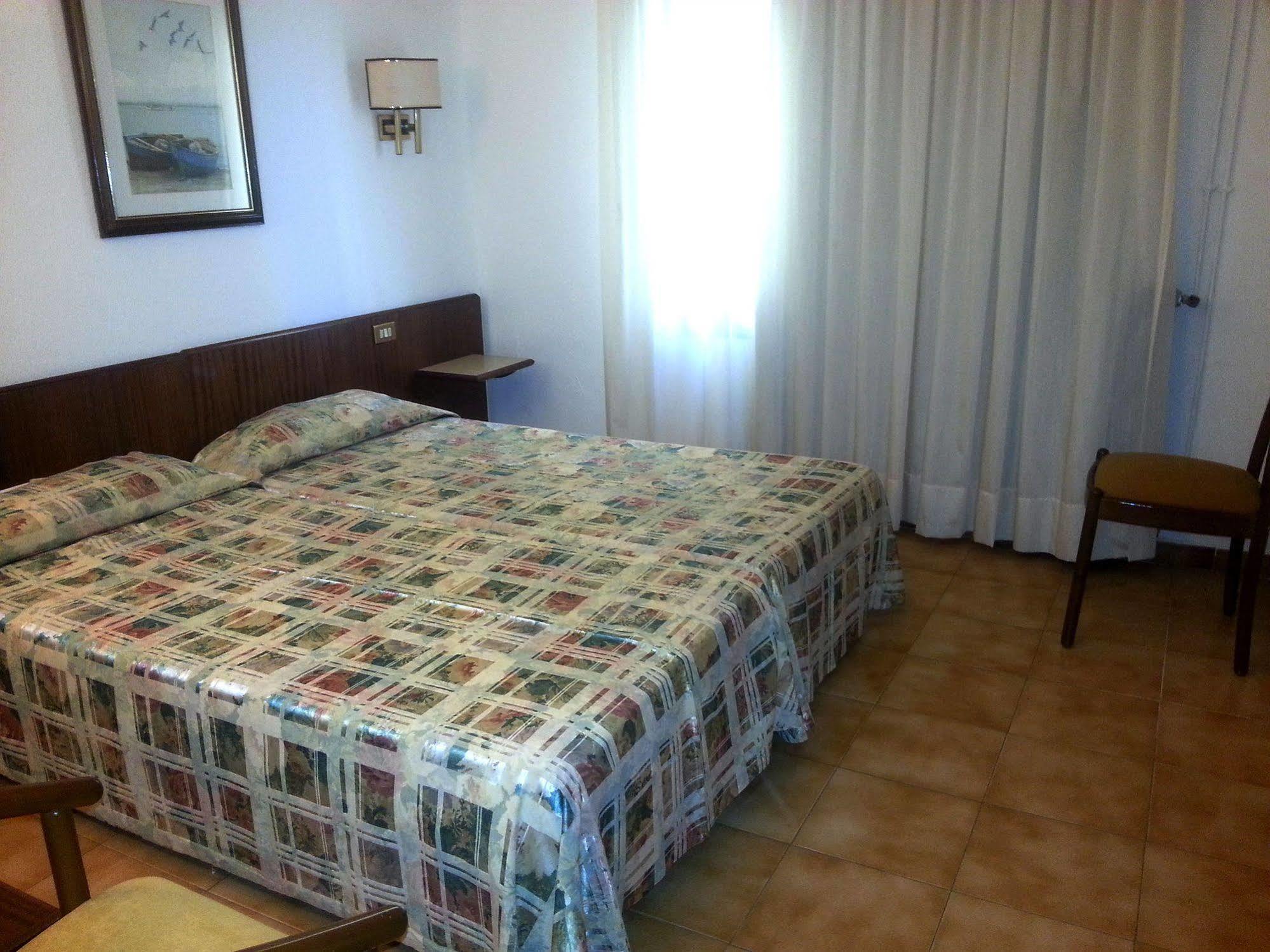 Hotel Hostal Del Sol سان فيليو ذي غيشولس المظهر الخارجي الصورة