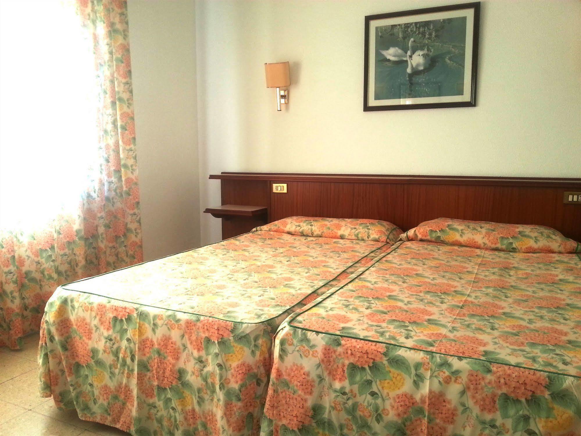 Hotel Hostal Del Sol سان فيليو ذي غيشولس المظهر الخارجي الصورة