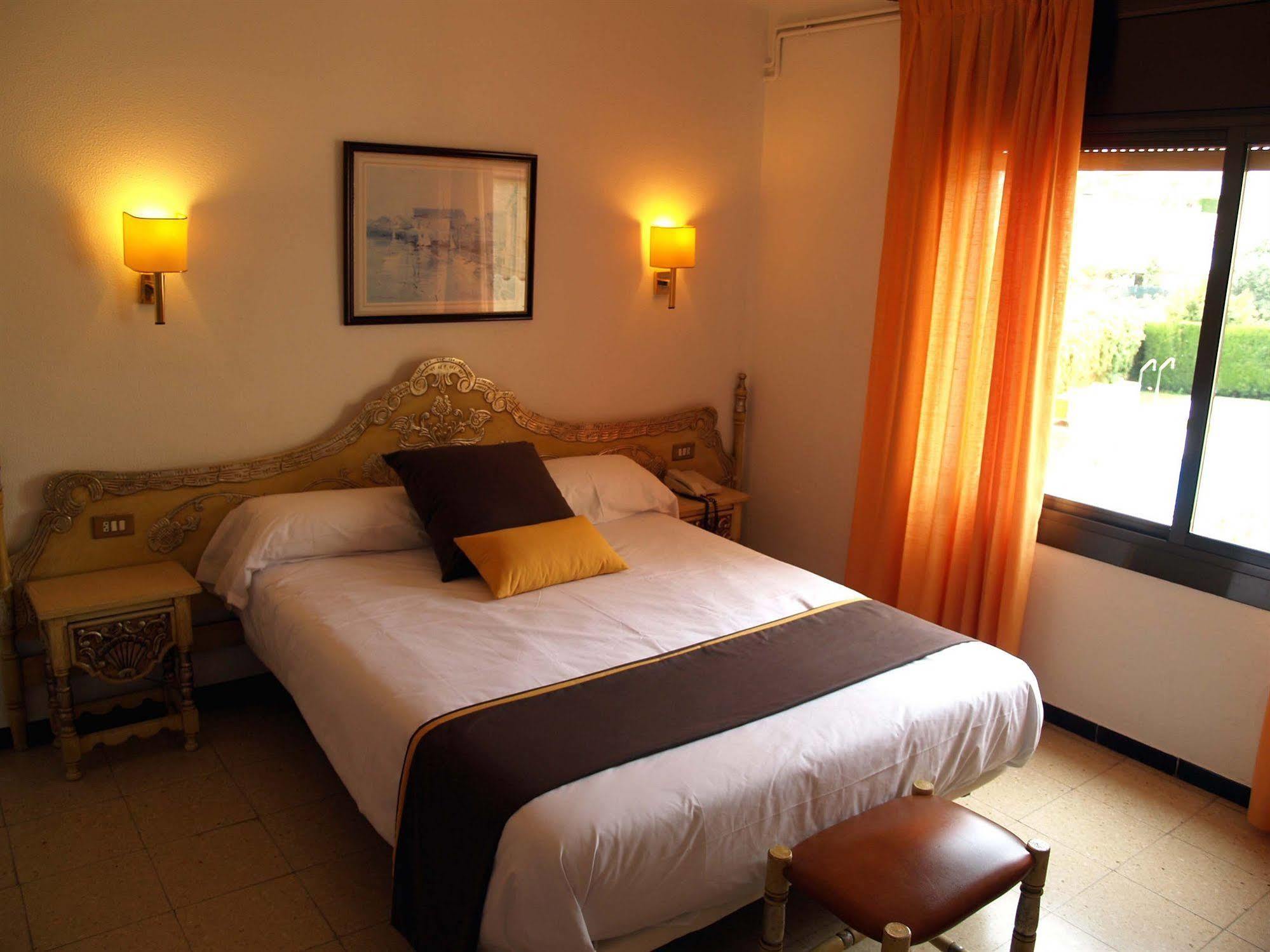 Hotel Hostal Del Sol سان فيليو ذي غيشولس المظهر الخارجي الصورة